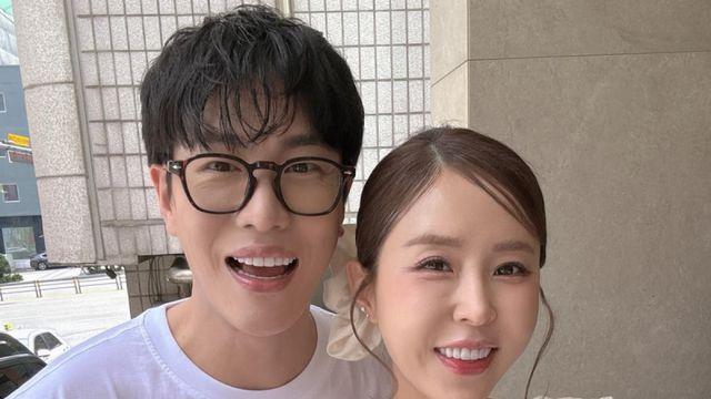 신지, 부친 고희연 가족사진 공개…예비사위 ♥문원도 함께였다