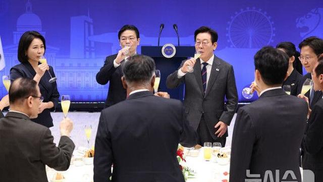 한-싱가포르 '전략적 동반자 관계' 격상…李 