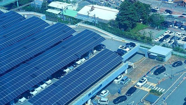 최근 지자체 주차장마다 설치되고 있는 그늘막 