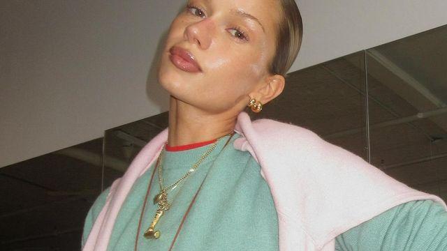 가을 한파에 맞서 패피들은 외투 안에 이 옷을 입어요