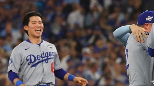 '로버츠 큰 그림이었나' 김혜성 7차전 극적 WS 데뷔! 11회말 대수비 출전→BK 이어 韓 두 번째 우승 반지 꼈다