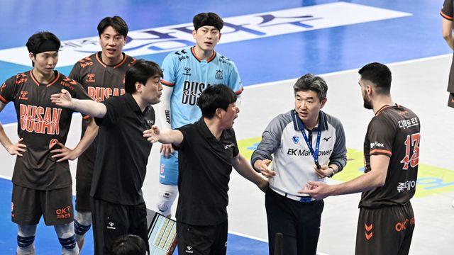 오판독, '전광인·신호진 더비' 치열했던 신경전...승자는 OK저축은행이었다