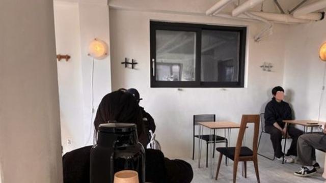 인권위 '중국인 사절' 성수동 카페 조사…사절 문구 삭제키로