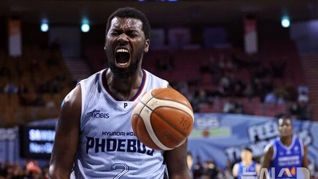 프로농구 현대모비스, 3연승 중이던 삼성 꺾고 '3연패 탈출'