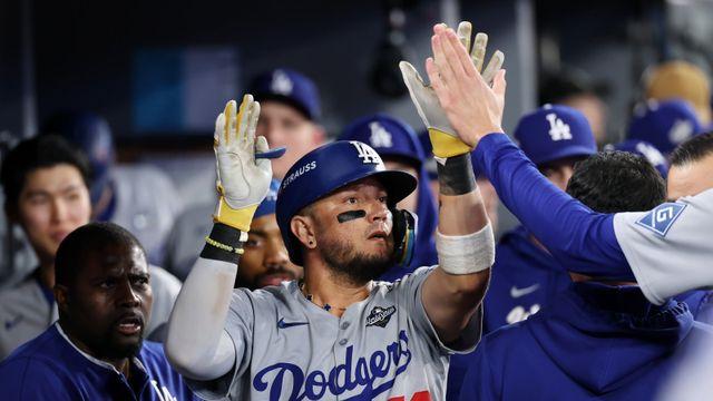 ‘극적인 동점포’ LAD 구한 36세 베테랑 ‘진통제 부상 투혼’ 펼쳤다