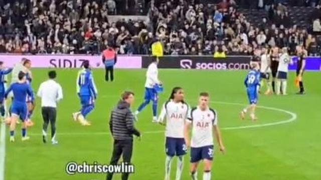 1년 전 손흥민 홀로 남아 팬들에게 박수 쳤는데...떠나자마자 막장 된 토트넘! 후배들 감독-팬 무시