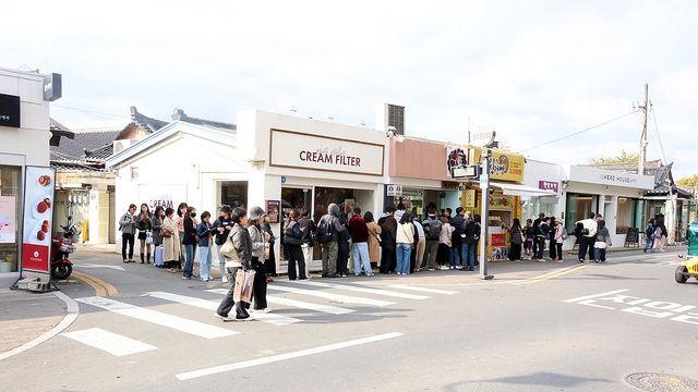 [르포] 시진핑에 선물 황남빵, 구매대기 3시간…경주 APEC 효과 톡톡