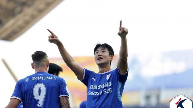 'K리그2 2위+플레이오프 직행 확정' 수원, 막강 공격력 앞세워 '승격 정조준'