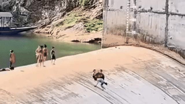 위험하게 노는 아이들