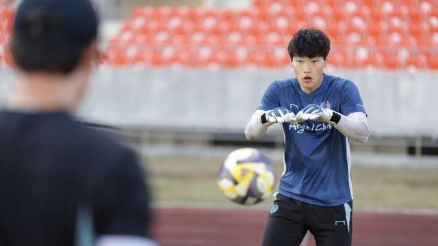 ‘벼랑 끝’ 대구 골문 지키는 21세 한태희 “절대 포기는 없어…매 경기 소중하게” [IS 인터뷰]