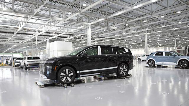 현대차 美 판매량 13개월만에 감소…EV 세제혜택 만료 여파