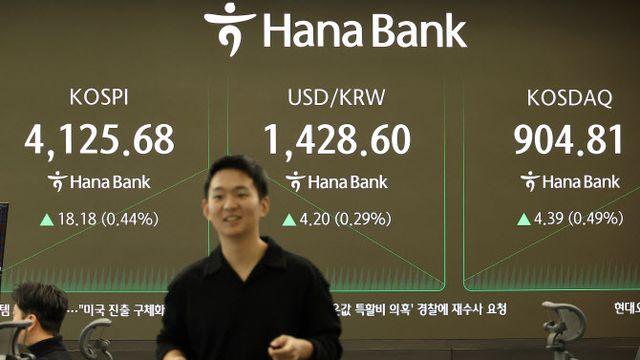 역사상 첫 '4200피' 달성…'11만전자'·'60만닉스' 쾌거