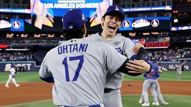 '최저연봉' 사사키, WS 우승으로 '초대박 잭팟' 터졌다! 보너스가 연봉의 '절반 이상'이라니…PS 역투 보람 있네