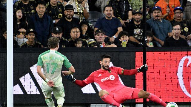 손흥민보다 더 큰 임팩트, 보기 어려운 장면이 나왔다…4년 4개월 만에 PK 막은 요리스