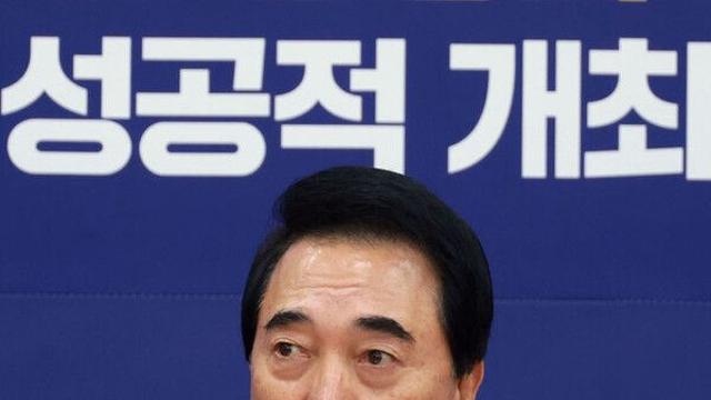 與,  '재판중지법' 추진에 대해 