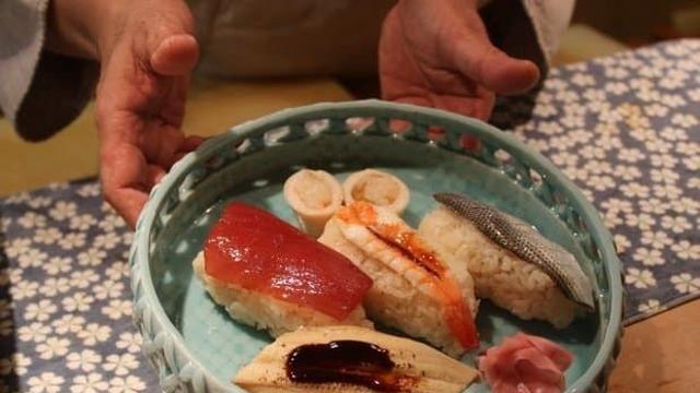 에도시대 초밥을 재현해서 파는 가게...jpg