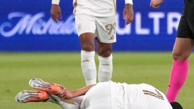 손흥민 대폭발! 엄청난 살인태클→쓰러지고 놀랐다!…MLS 심판들 '모른 척', 이게 말이 되나