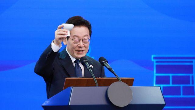 이재명 대통령 지지율 상승세 전환…소폭 오른 53.0% [리얼미터]