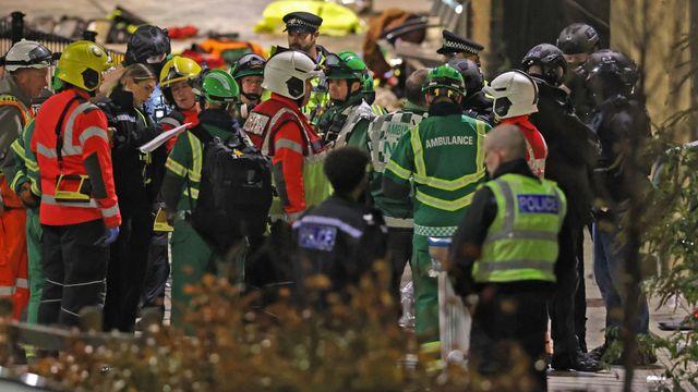 영국 열차 칼부림 사건 목격자… '손을 보니 온통 피가 묻어 있었습니다'