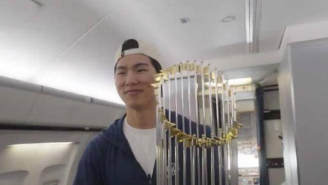 김혜성, WS 우승 트로피 안고 미소…4일 LA 카퍼레이드 참가