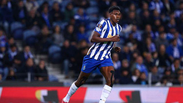 공격수 보강이 절실한 토트넘... ‘스페인 괴물 ST’ 영입 착수한다! “첼시와 경쟁 펼치고 있어”