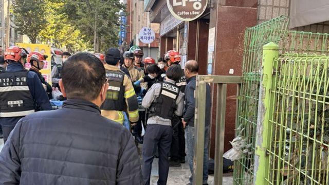 [속보] 천호동서 흉기 난동 신고, 3명 병원으로 옮겨져