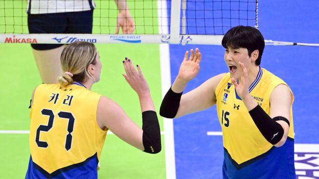 [SD 리뷰 in 수원] 김희진-카리 듀오가 불을 뿜은 현대건설, IBK기업은행전 3-0 승리로 선두 도약!