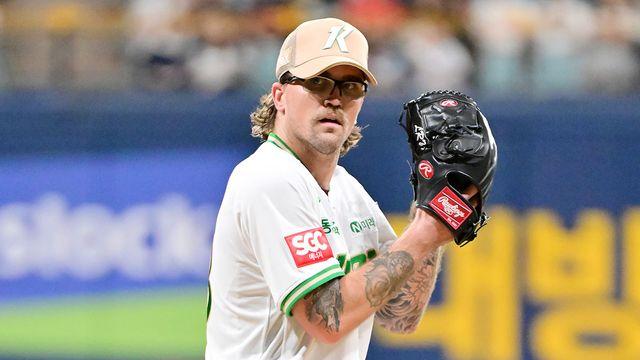 [단독] KBO 아시아쿼터 1호 탄생하나…LG, '韓 경력직' 호주 좌완 라클란 웰스 계약 임박