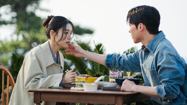 장기용♥안은진, 천재지변급 키스→회사 재회…심장폭격 로코 예고