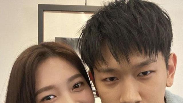 크러쉬, ♥조이 여동생 결혼식서 축가 불렀다…4년째 핑크빛