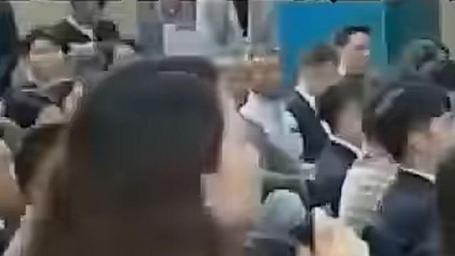 도서관 없다고 말했다가 살해협박 당하고 있는 교사