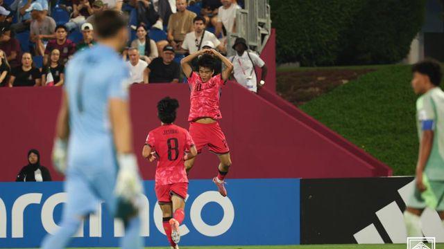 한국 축구, 월드컵서 강호 멕시코 이겼다!…U-17 WC 2-1 승리→부친상에도 대회 준비 백기태 감독, 아버지께 바친 승리