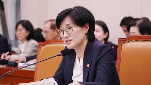 '역차별 방점' 우려에 원민경 장관 