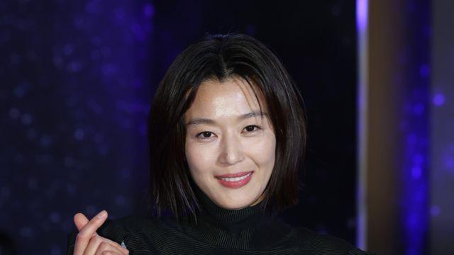 전지현, 이병헌과 만남 불발…”’코리언즈’ 최종 미진행” [공식]