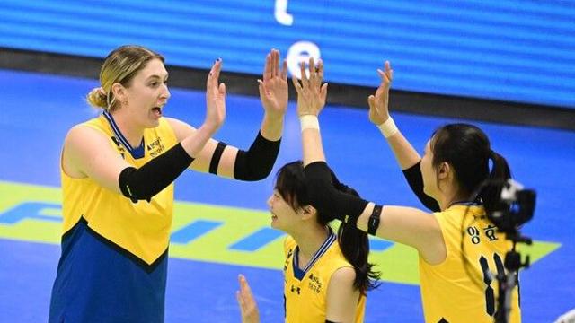 ‘카리+양효진 32점 합작’ 현대건설, 3-0 셧아웃 승리…IBK기업은행 3연패 수렁