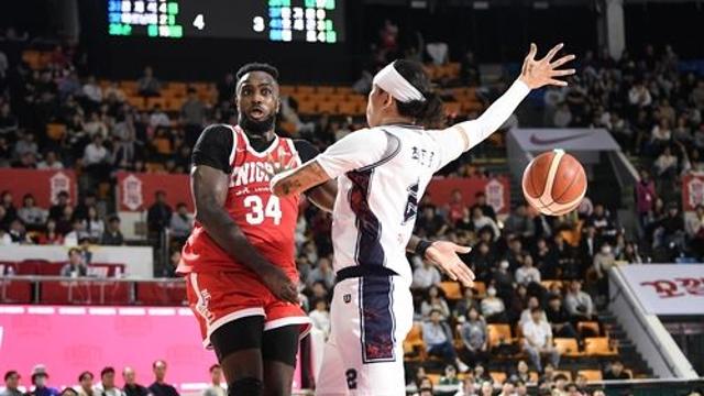 프로농구 SK, KCC 제압…돌아온 '잠실의 왕' 워니 17점(종합)