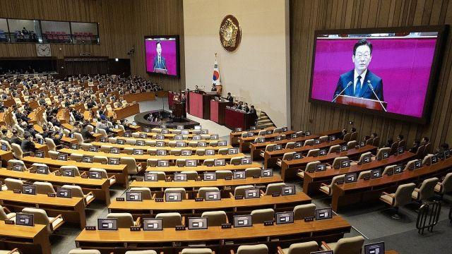 李대통령 “AI시대 여는 대한민국 첫 예산”... 여야 상반된 입장