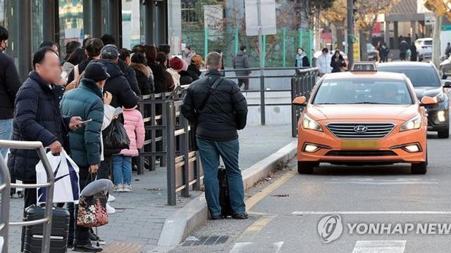 서울 택시기사 75%는 60세 이상…