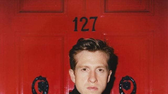 다니엘 리가 선보이는 버버리 표 크리스마스트리