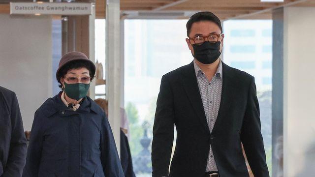 특검, '양평 아파트 개발 특혜' 김건희 모친·오빠 12시간 조사(종합2보)