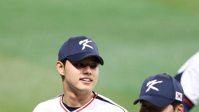 ‘이제는 태극마크’ 문동주의 의지 “어깨 큰 문제없다, 일본 상대로 한번 던져보고 싶다” [SD 고척 인터뷰]