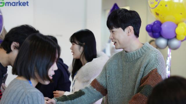가수 민경훈, G마켓 본사 방문 빅스마일데이 응원