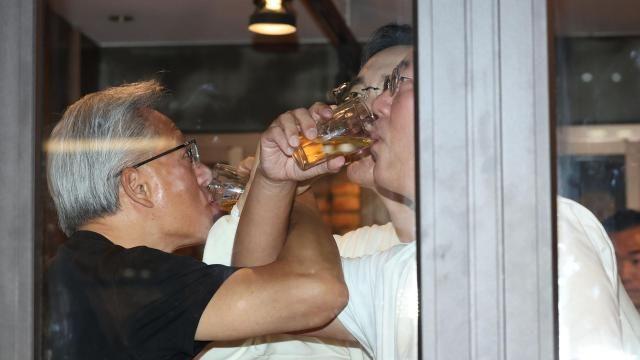 '성지' 된 깐부치킨 삼성점, 이용객 급증에 1시간 이용 제한