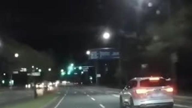 치고 들어오는차 피해 반대차선으로 회피