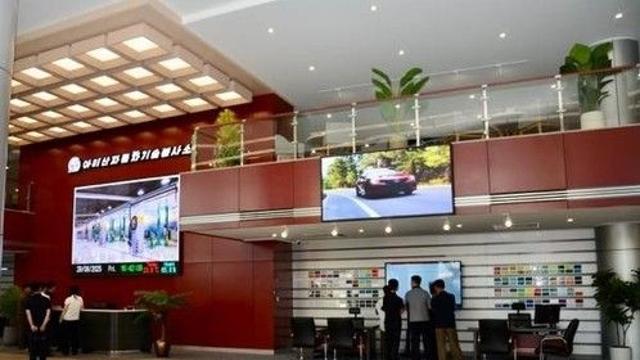 자가용 타는 北주민 늘어나…번듯한 자동차전시장도 등장