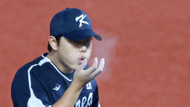 일본전에 좌완·잠수함 아닌 우완 정통파 선발 등판?...문동주 