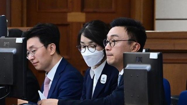 보석 심리 앞둔 김건희, ‘샤넬백 수수 혐의’ 첫 인정···“더 신중히 처신했어야”