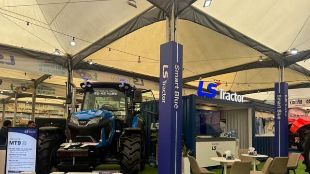 LS엠트론, 무인 트랙터 장애물 회피 기능 국내 최초 시연