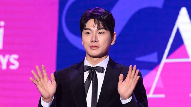 이이경, '놀뭐' 하차 배경…PD 