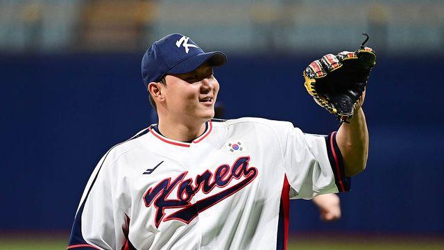 'LG V4' 내무반 시청한 잠실 빅보이, 대표팀 깜짝 차출에 '특별 외박'→